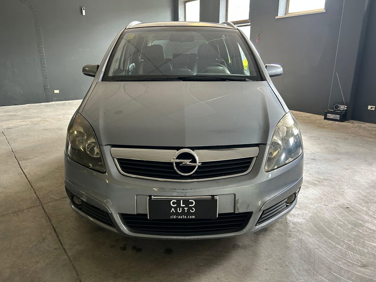 Opel Zafira 1.9 16V CDTI 150CV aut. Cosmo (2)
