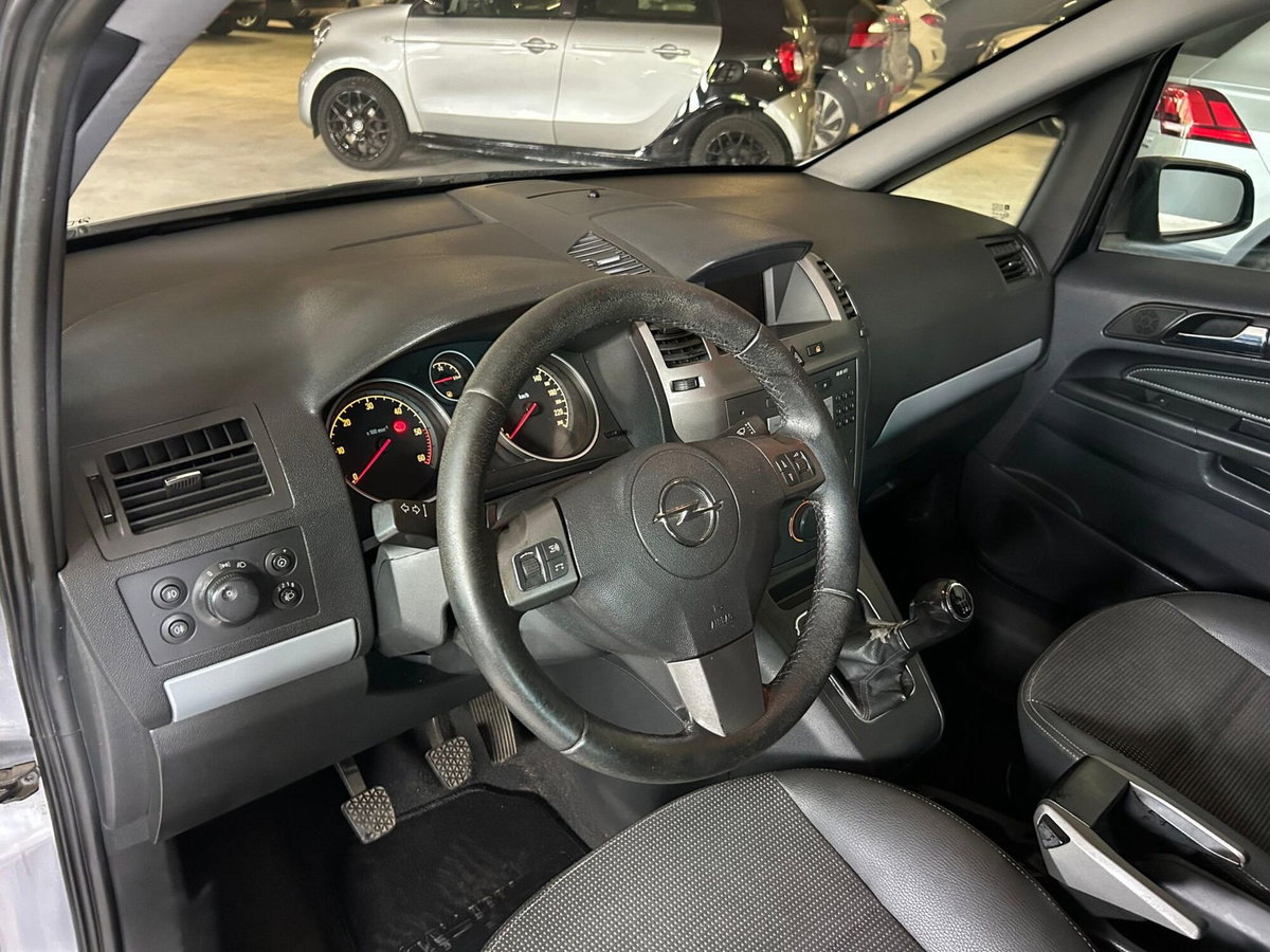 Opel Zafira 1.9 16V CDTI 150CV aut. Cosmo (4)