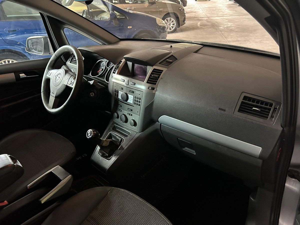 Opel Zafira 1.9 16V CDTI 150CV aut. Cosmo (8)