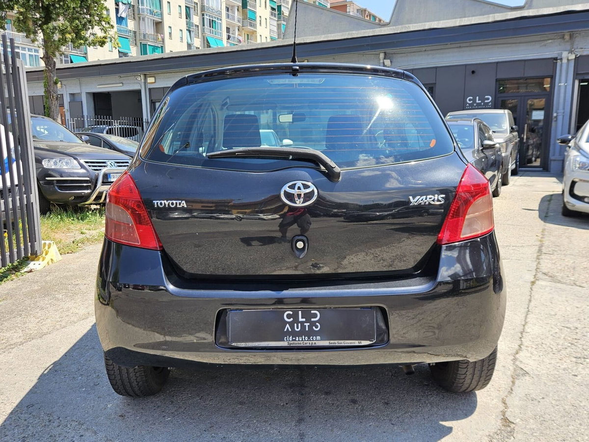 Toyota Yaris 1.0 5 porte Sol (4)