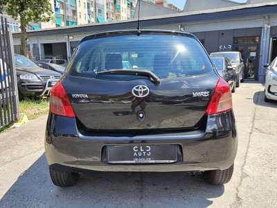 Toyota Yaris 1.0 5 porte Sol (4)