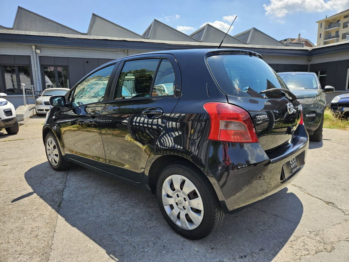 Toyota Yaris 1.0 5 porte Sol (5)