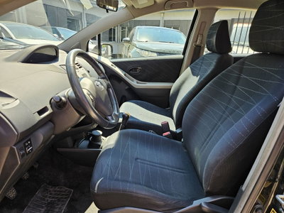 Toyota Yaris 1.0 5 porte Sol (7)