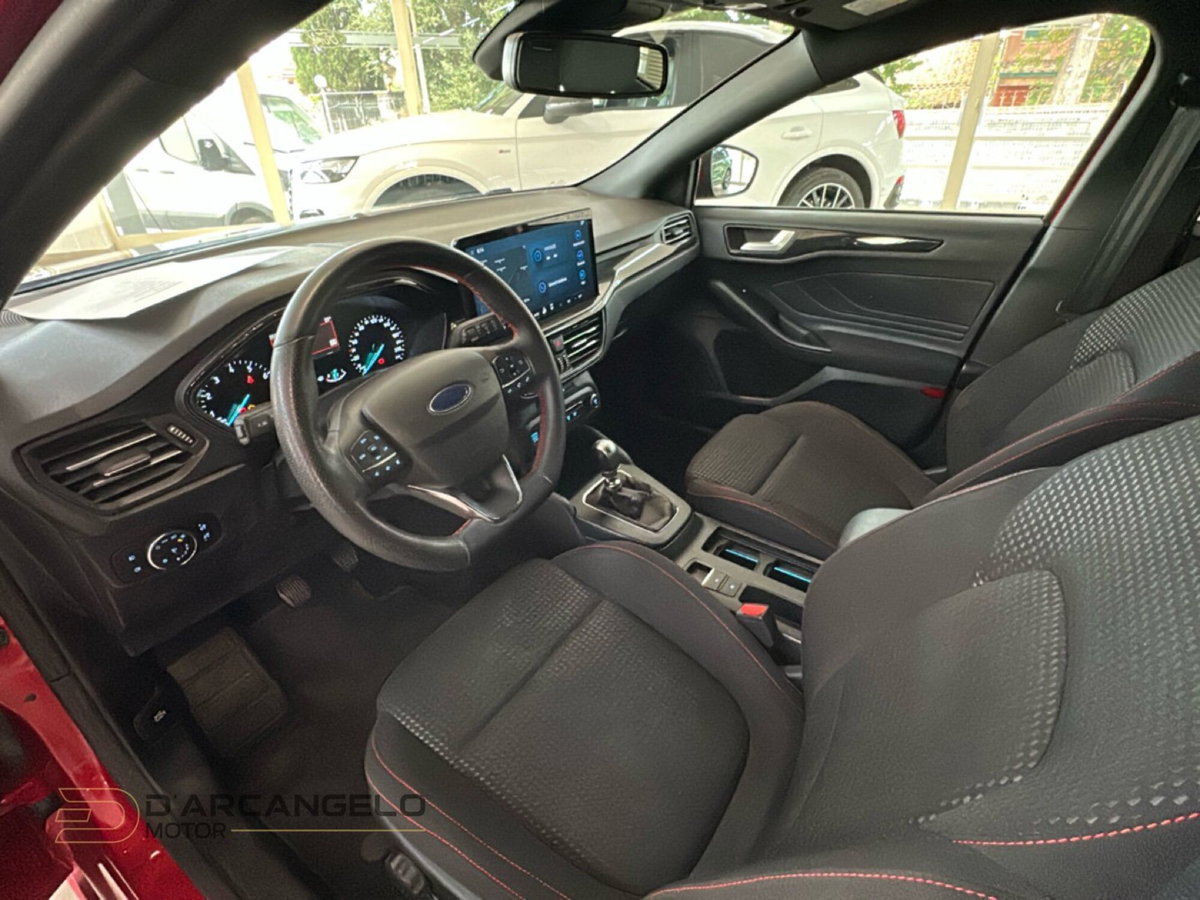 Ford Focus 1.0 EcoBoost Hybrid 125 CV 5p. ST-Line (15)