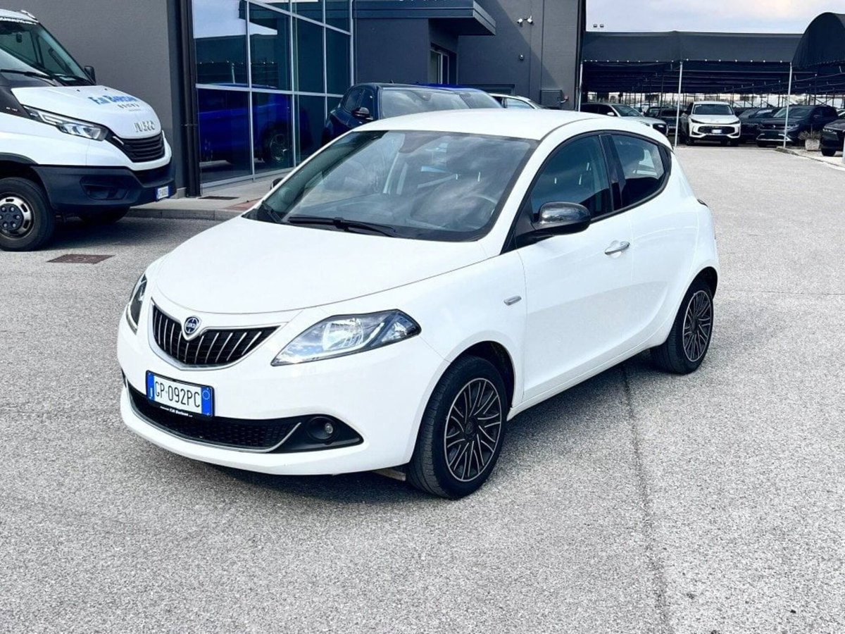 Lancia Ypsilon 1.0 FireFly 5 porte S&S Hybrid Ecochic Gold
