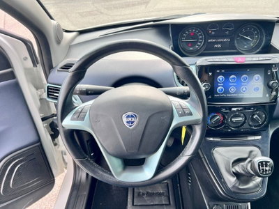 Lancia Ypsilon 1.0 FireFly 5 porte S&S Hybrid Ecochic Gold (13)