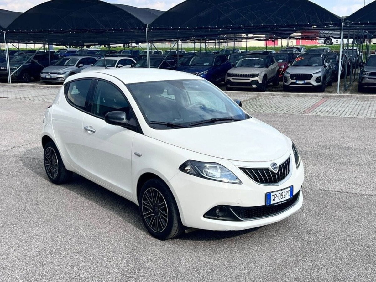 Lancia Ypsilon 1.0 FireFly 5 porte S&S Hybrid Ecochic Gold (2)