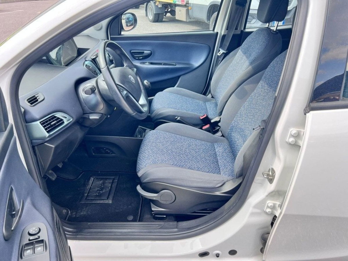 Lancia Ypsilon 1.0 FireFly 5 porte S&S Hybrid Ecochic Gold (5)