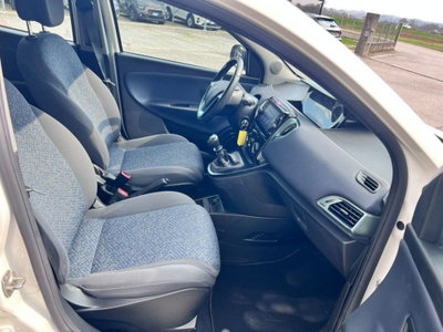 Lancia Ypsilon 1.0 FireFly 5 porte S&S Hybrid Ecochic Gold (6)
