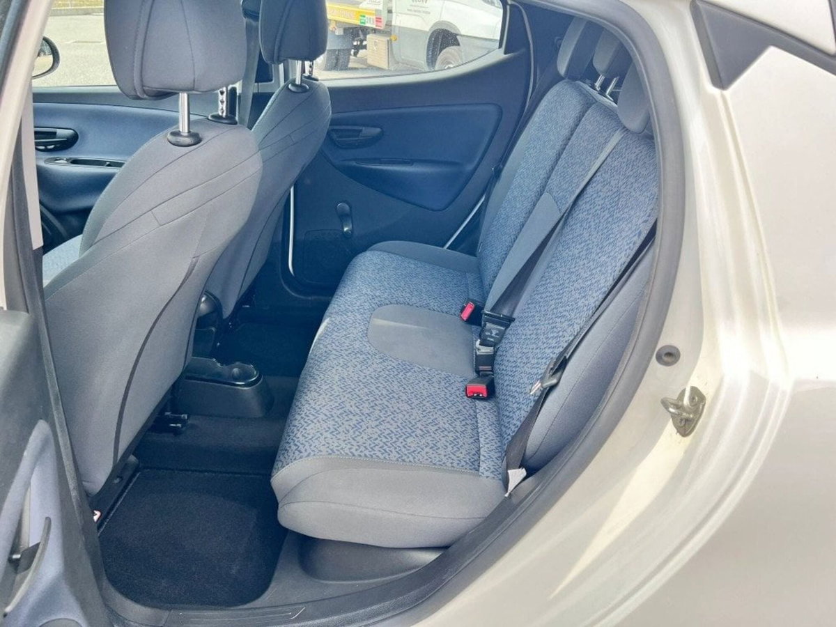 Lancia Ypsilon 1.0 FireFly 5 porte S&S Hybrid Ecochic Gold (7)