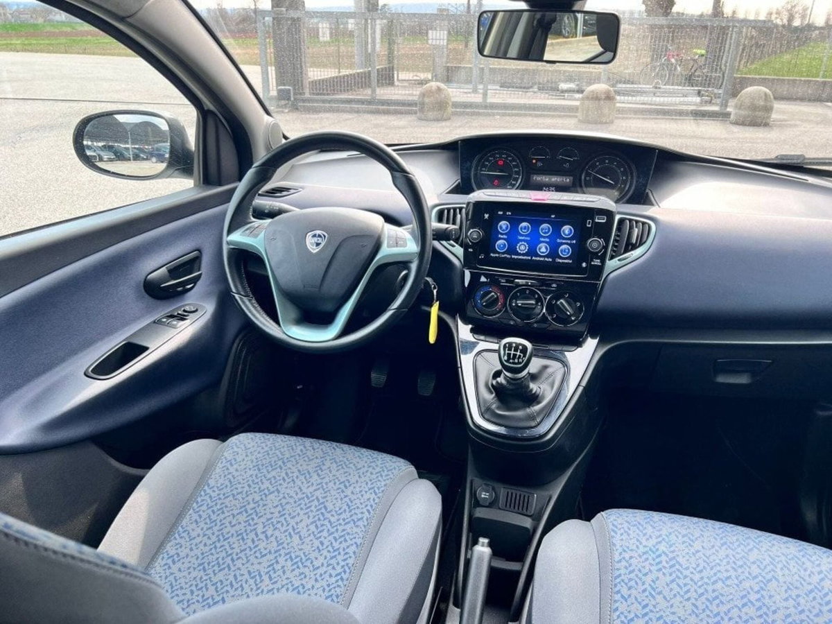 Lancia Ypsilon 1.0 FireFly 5 porte S&S Hybrid Ecochic Gold (9)