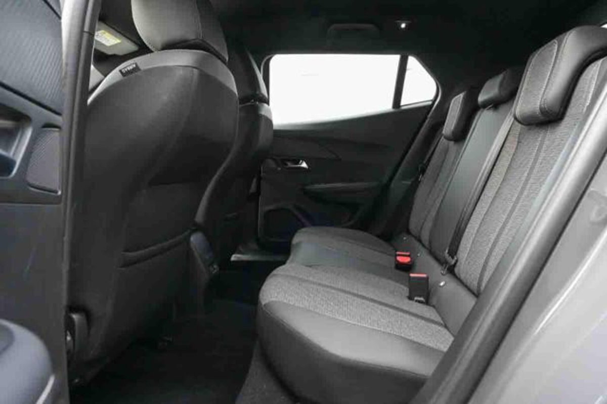 Peugeot 2008 PureTech 100 S&S Allure (11)