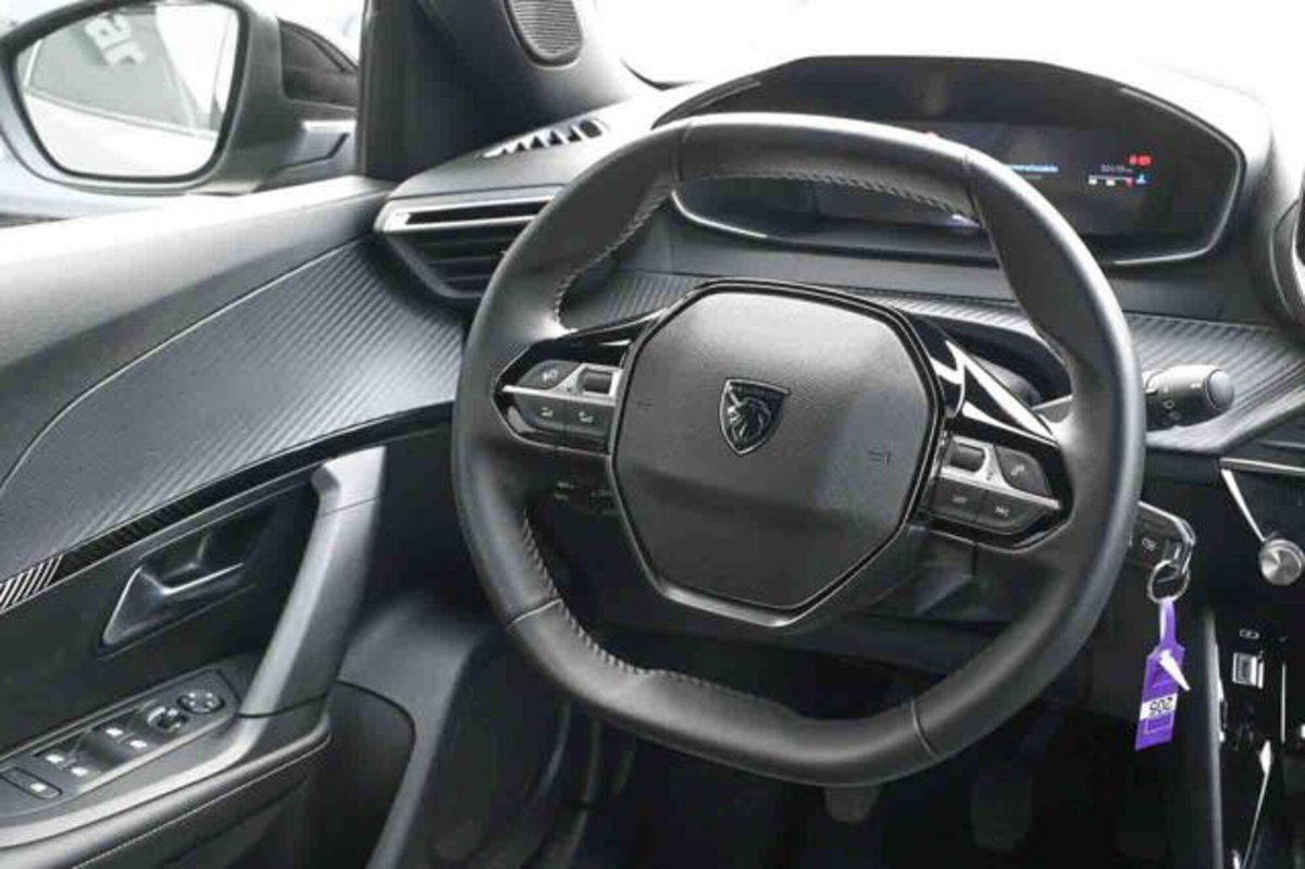 Peugeot 2008 PureTech 100 S&S Allure (12)