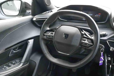 Peugeot 2008 PureTech 100 S&S Allure (12)