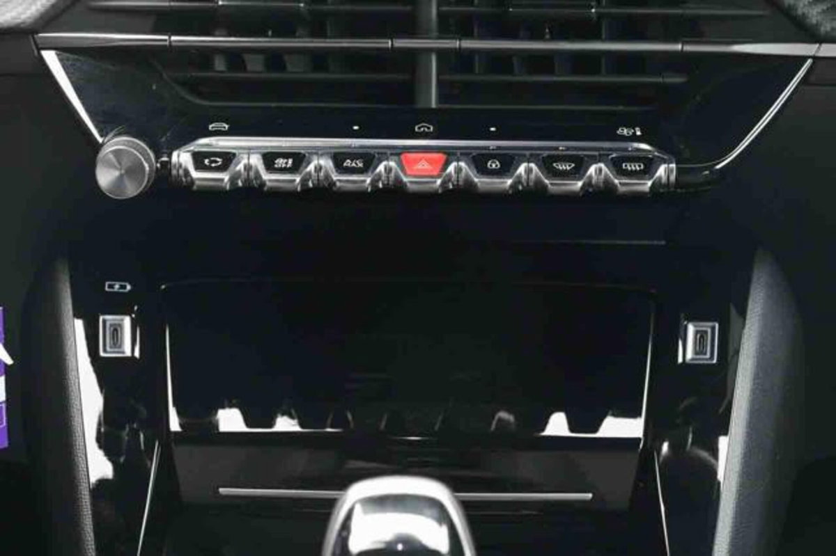 Peugeot 2008 PureTech 100 S&S Allure (15)