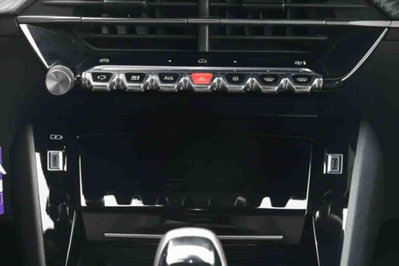 Peugeot 2008 PureTech 100 S&S Allure (15)
