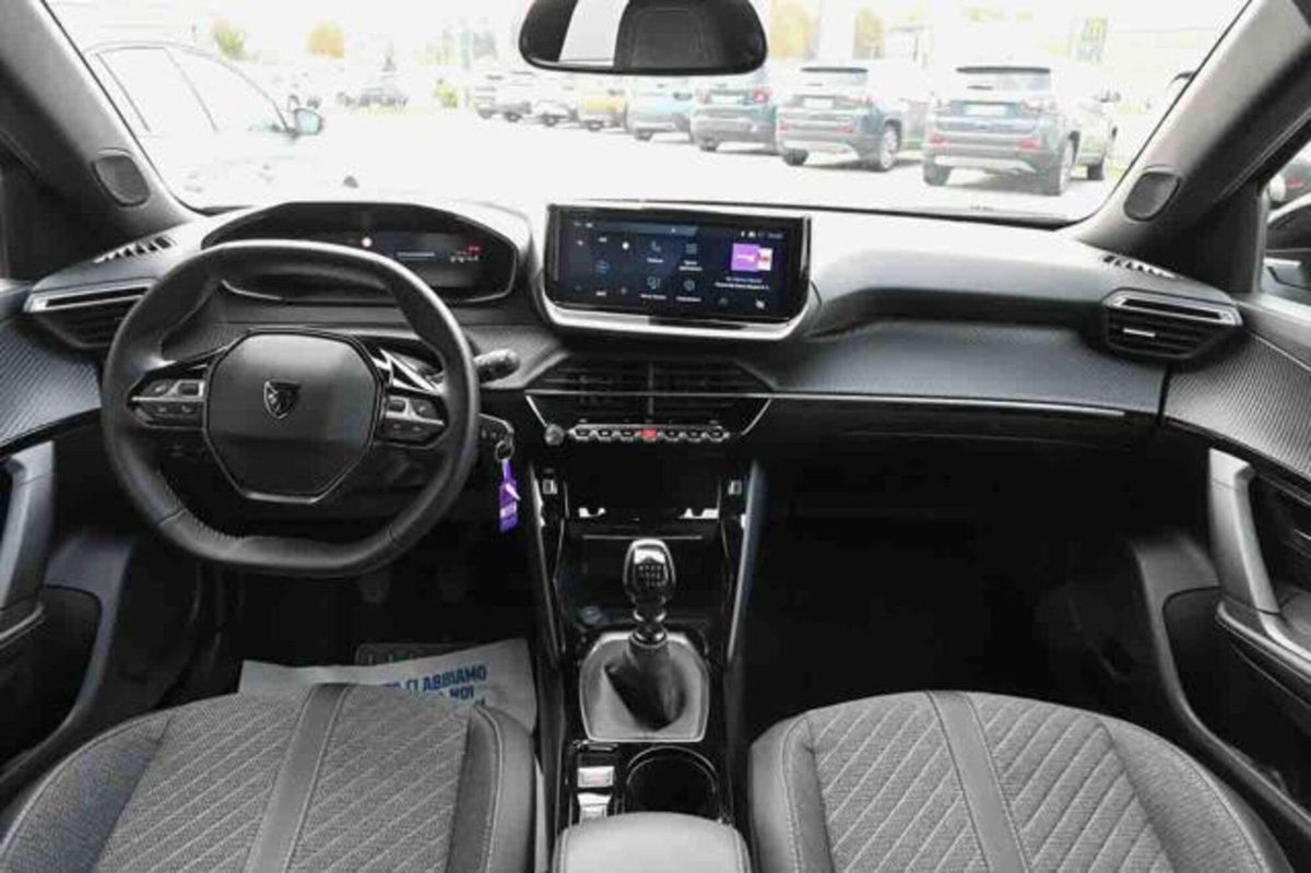 Peugeot 2008 PureTech 100 S&S Allure (7)
