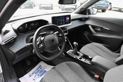 Peugeot 2008 PureTech 100 S&S Allure (8)