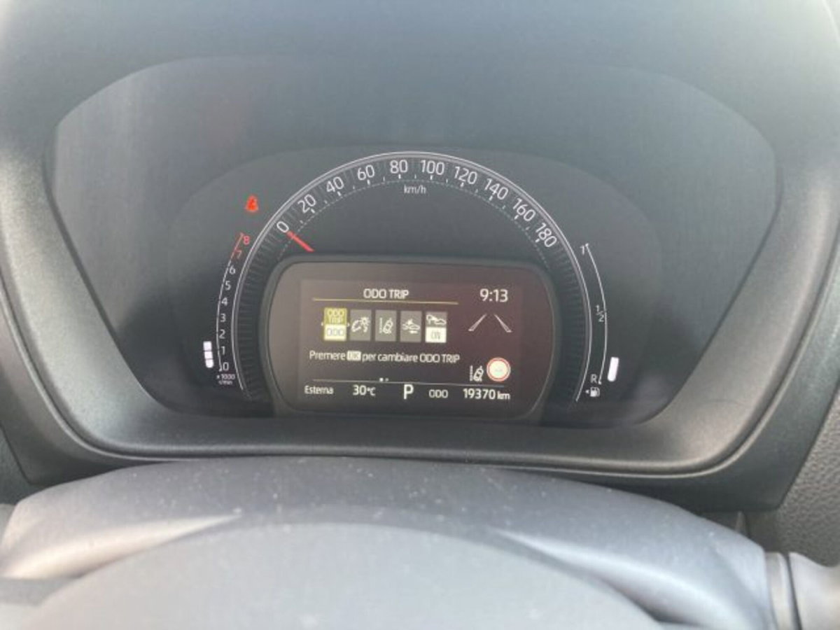 Toyota Aygo X 1.0 VVT-i 72 CV 5 porte Limited Air S-CVT (9)