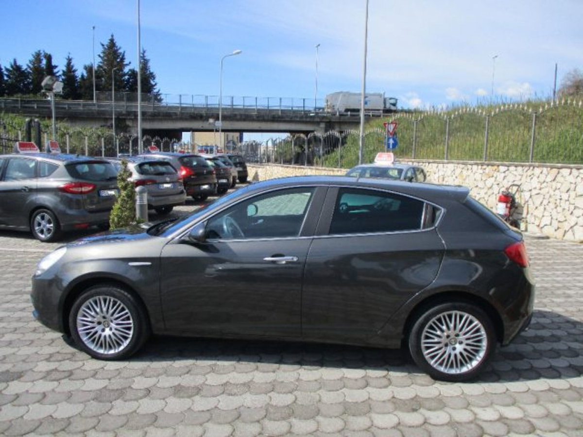 Alfa Romeo Giulietta 2.0 JTDm-2 Exclusive 140cv (2)