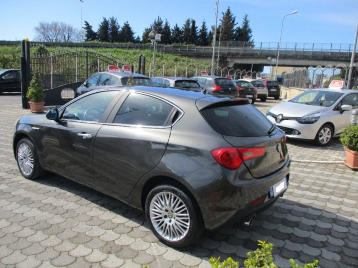 Alfa Romeo Giulietta 2.0 JTDm-2 Exclusive 140cv (4)