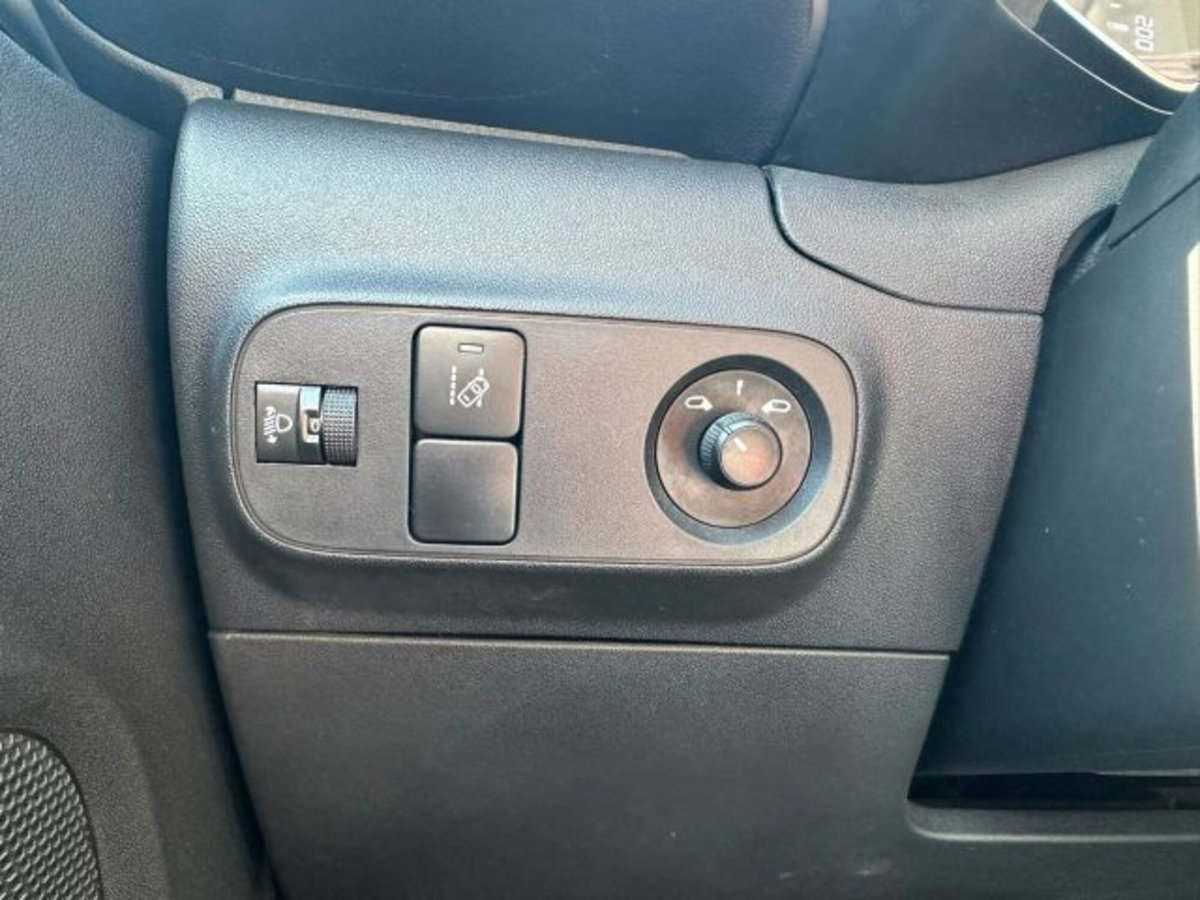 Citroen C3 BlueHDi 100 S&S Feel (9)
