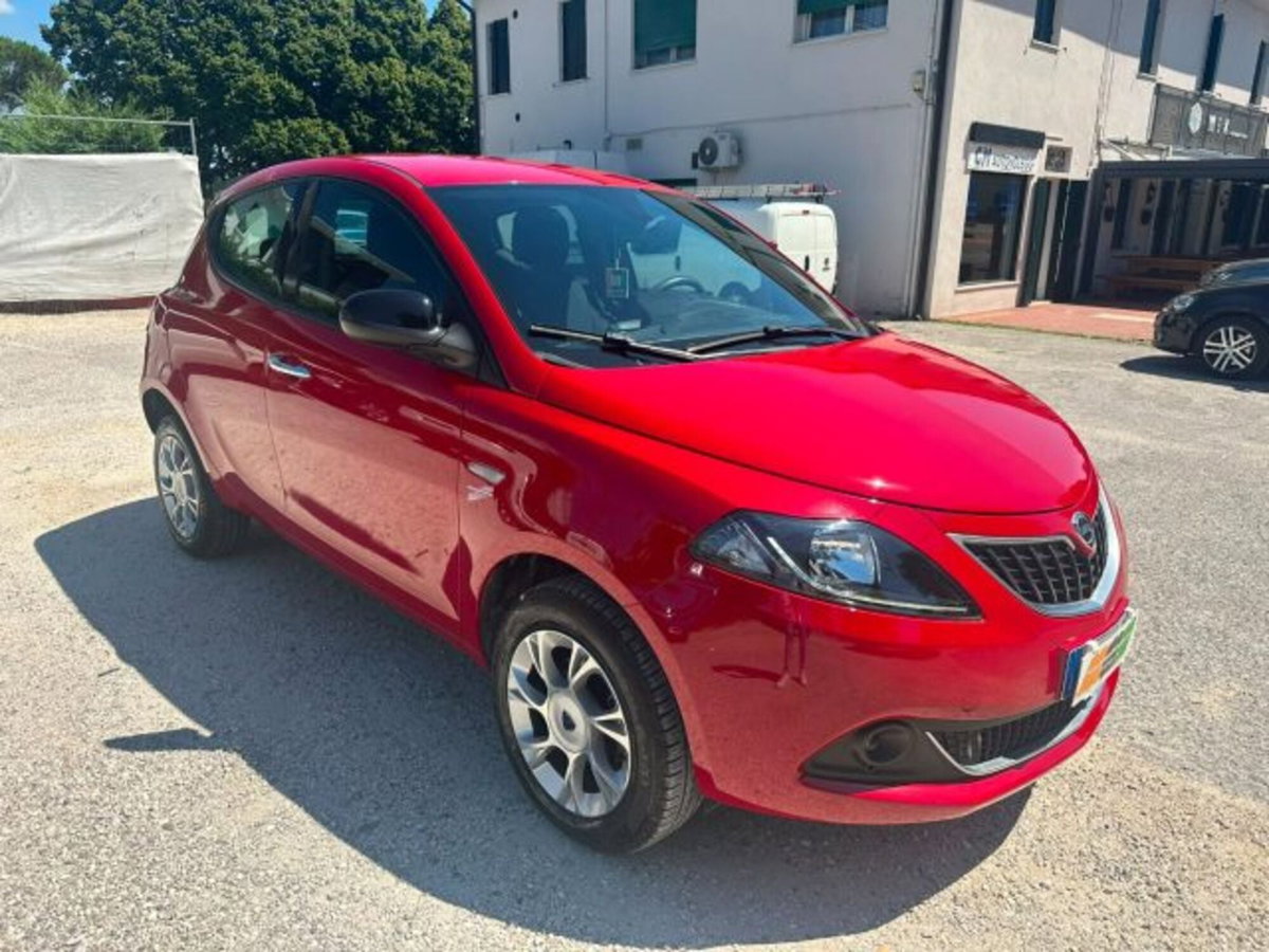 Lancia Ypsilon 0.9 TwinAir 5 porte Metano Ecochic Gold (10)