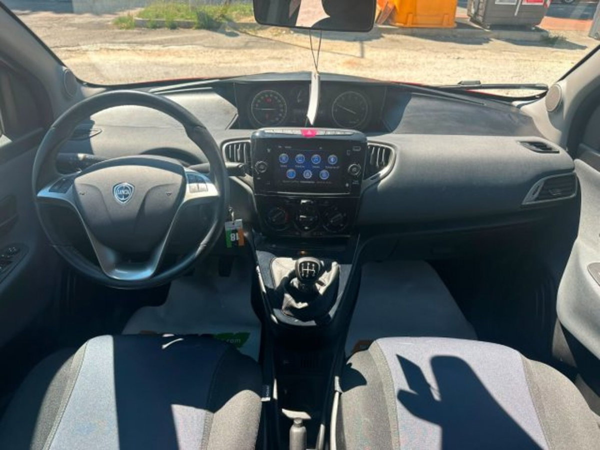 Lancia Ypsilon 0.9 TwinAir 5 porte Metano Ecochic Gold (19)