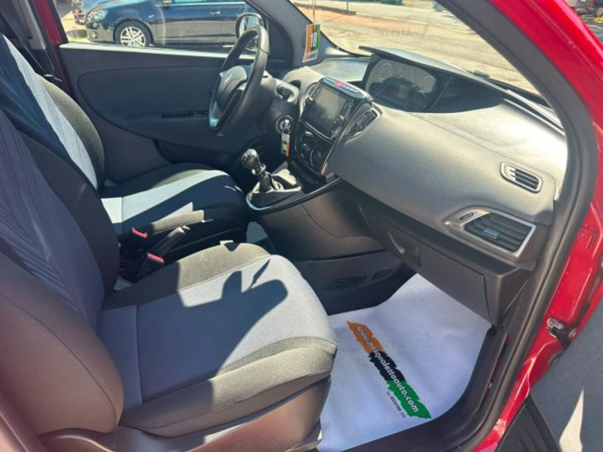 Lancia Ypsilon 0.9 TwinAir 5 porte Metano Ecochic Gold (20)