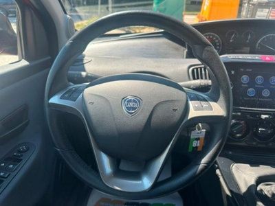 Lancia Ypsilon 0.9 TwinAir 5 porte Metano Ecochic Gold (4)