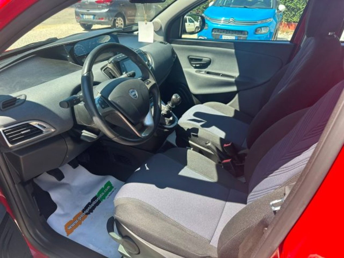 Lancia Ypsilon 0.9 TwinAir 5 porte Metano Ecochic Gold (5)