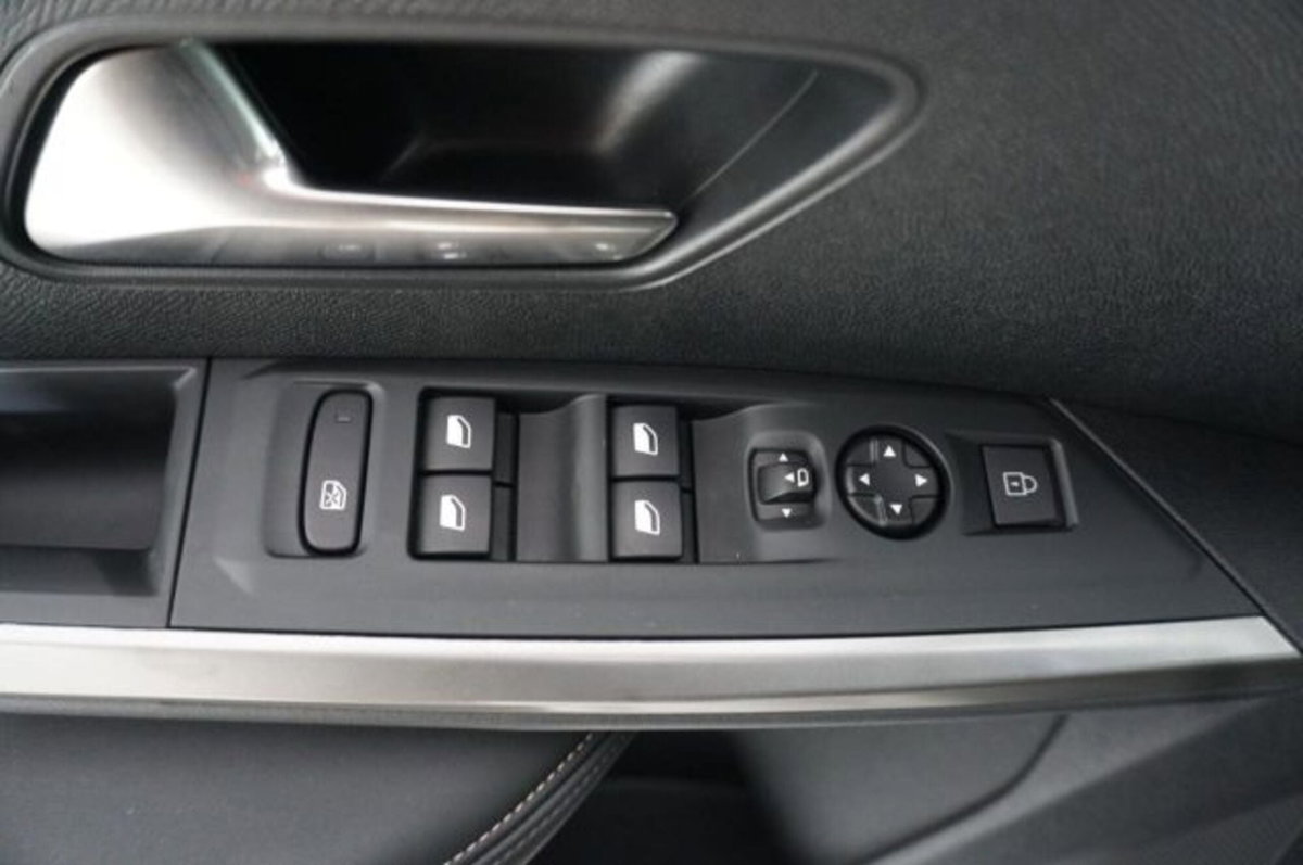 Peugeot 3008 1.2 hybrid Allure 145cv e-dcs6 (20)
