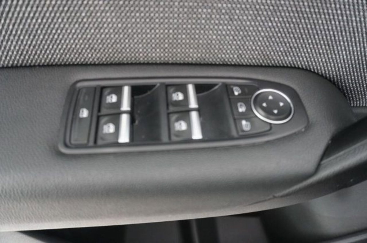 Renault Captur 1.0 tce Techno 90cv (20)