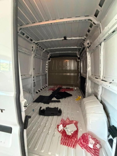 Peugeot Boxer Furgone 330 2.2 HDi/110CV FAP PC-TN Combi Comfort (10)