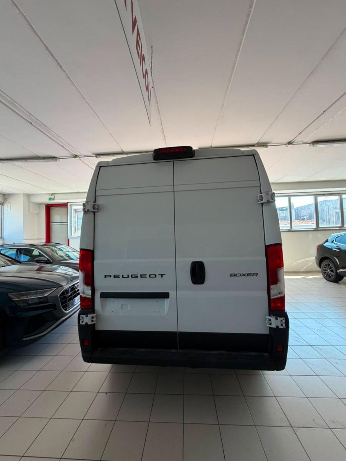 Peugeot Boxer Furgone 330 2.2 HDi/110CV FAP PC-TN Combi Comfort (3)