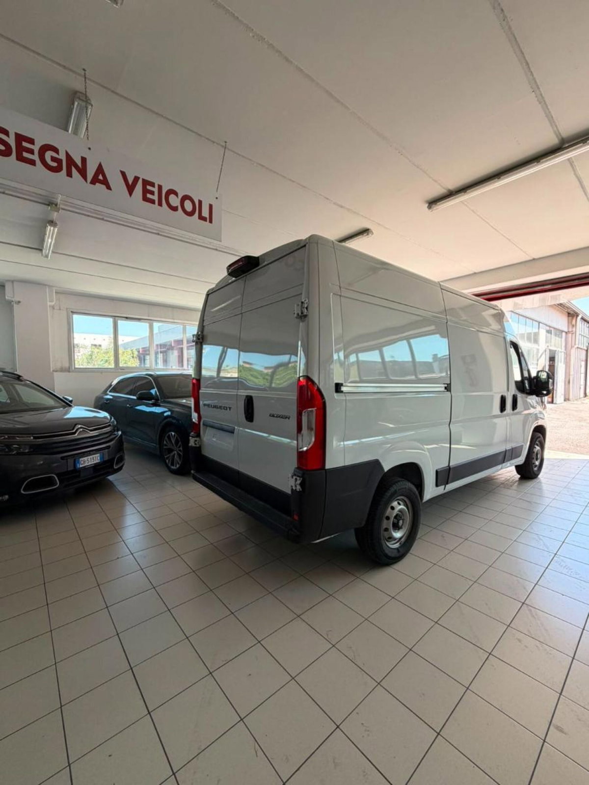 Peugeot Boxer Furgone 330 2.2 HDi/110CV FAP PC-TN Combi Comfort (5)