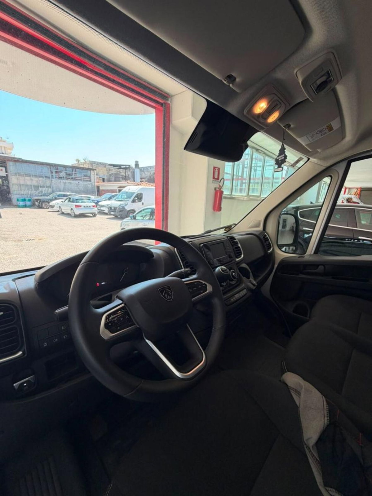 Peugeot Boxer Furgone 330 2.2 HDi/110CV FAP PC-TN Combi Comfort (9)