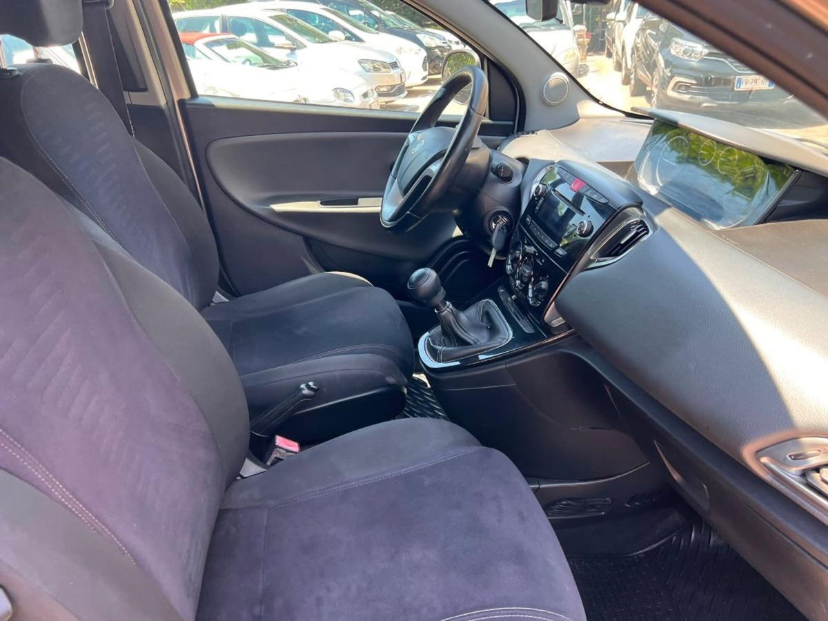 Lancia Ypsilon 1.3 MJT 16V 95 CV 5 porte S&S Platinum (3)