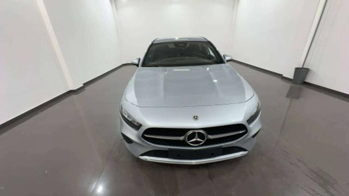 Mercedes-Benz Classe A 180 d Business (2)