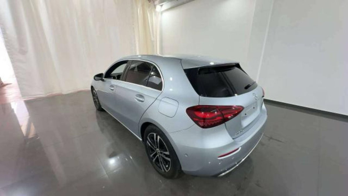 Mercedes-Benz Classe A 180 d Business (4)
