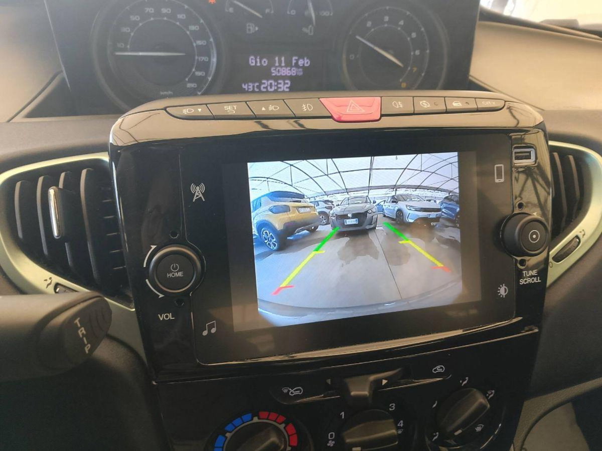 Lancia Ypsilon 1.0 FireFly 5 porte S&S Hybrid Maryne (14)