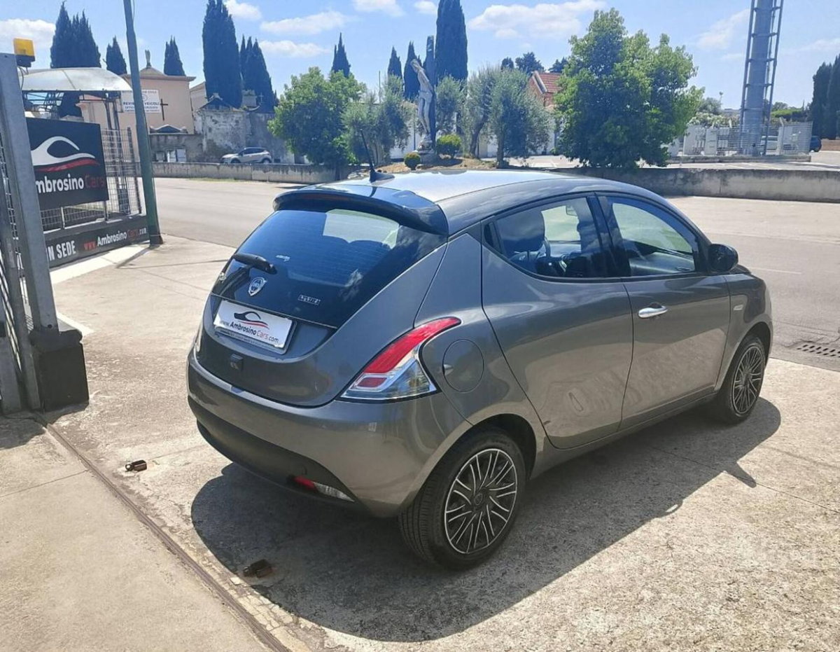 Lancia Ypsilon 1.0 FireFly 5 porte S&S Hybrid Maryne (4)