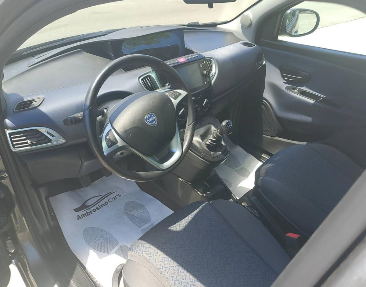 Lancia Ypsilon 1.0 FireFly 5 porte S&S Hybrid Maryne (5)