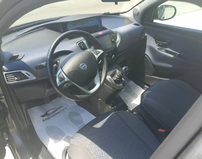 Lancia Ypsilon 1.0 FireFly 5 porte S&S Hybrid Maryne (5)