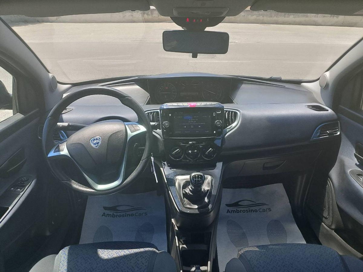 Lancia Ypsilon 1.0 FireFly 5 porte S&S Hybrid Maryne (6)
