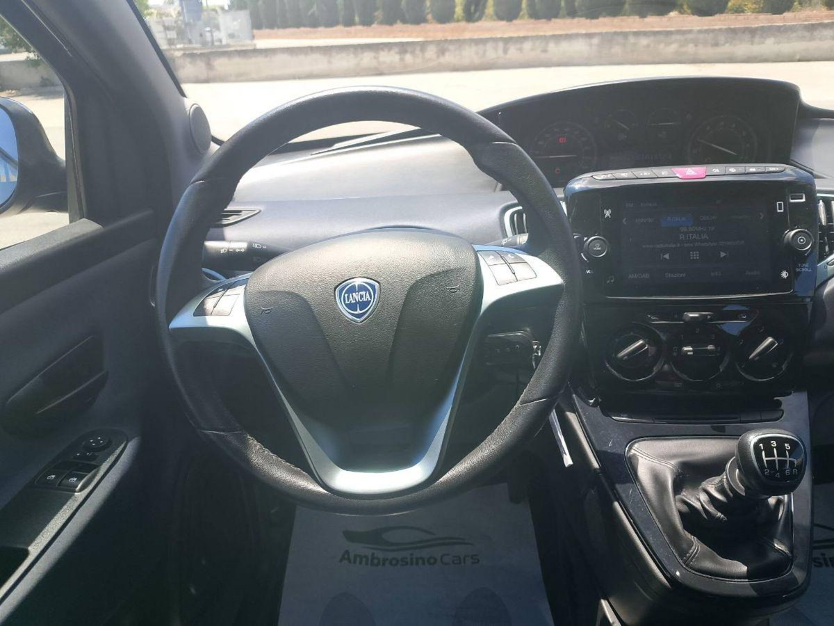 Lancia Ypsilon 1.0 FireFly 5 porte S&S Hybrid Maryne (8)