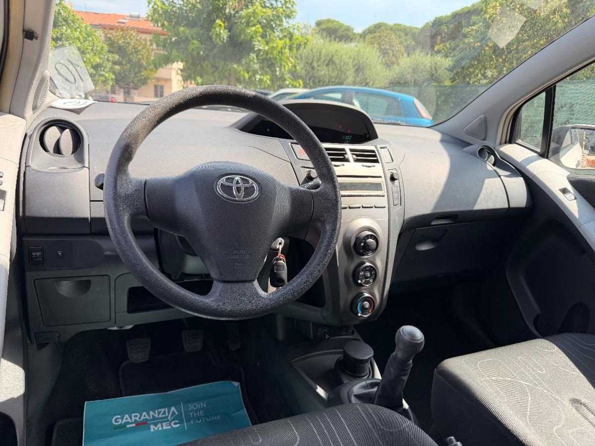 Toyota Yaris 1.0 5 porte Now (10)