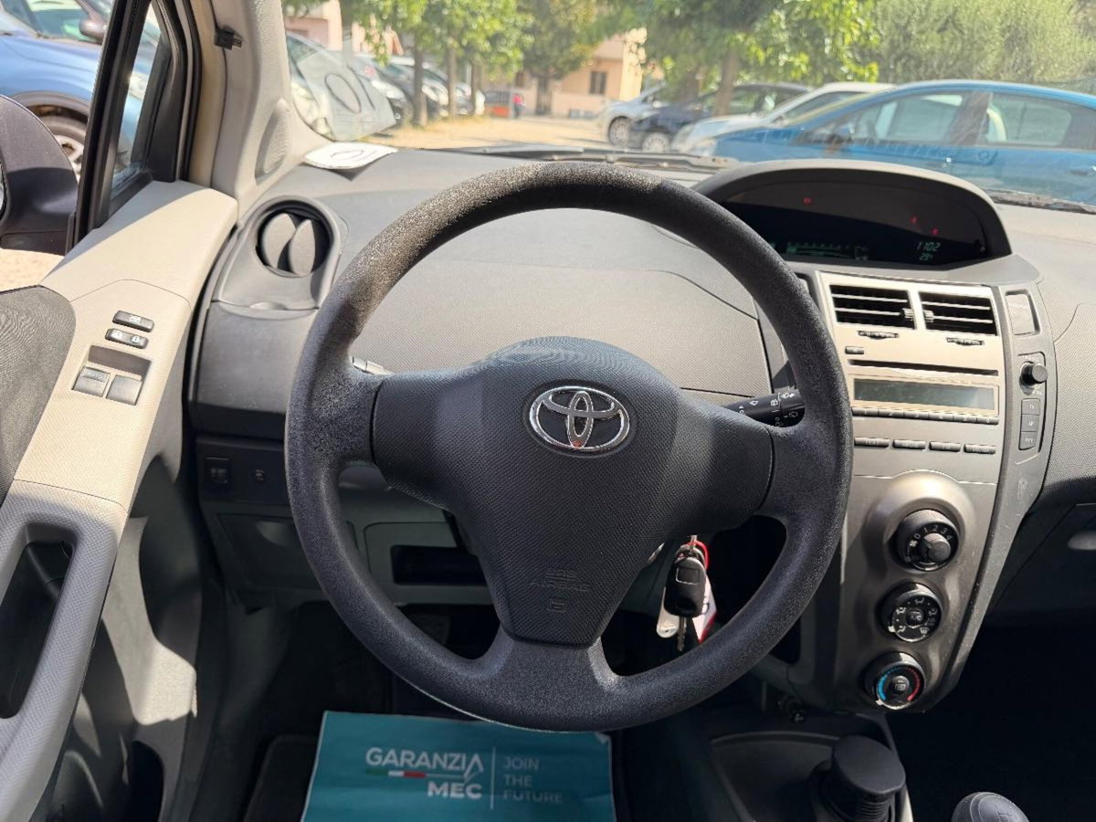 Toyota Yaris 1.0 5 porte Now (11)