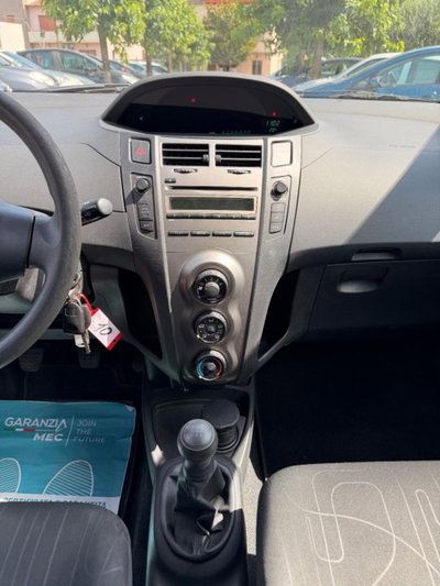 Toyota Yaris 1.0 5 porte Now (12)