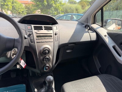 Toyota Yaris 1.0 5 porte Now (14)